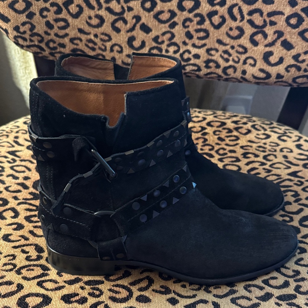 Frye Carly Studded Engineer Black Suede Ankle Boots - NWOT - Picture 3 of 8